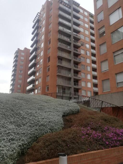 Hermosa Habitacion Privada En Conjunto Residencial Cerca Al Aeropuerto Y Terminal De Bogota, Zonas Comunes Se Comparten Con 1 Persona Διαμέρισμα Εξωτερικό φωτογραφία